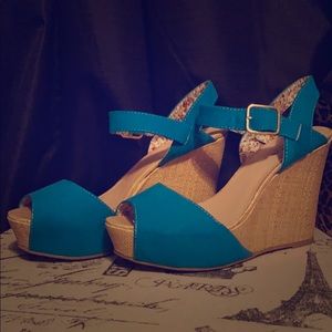 FLASH SALE🎈Bright Blue & Tan Wedges🦋 Gently used